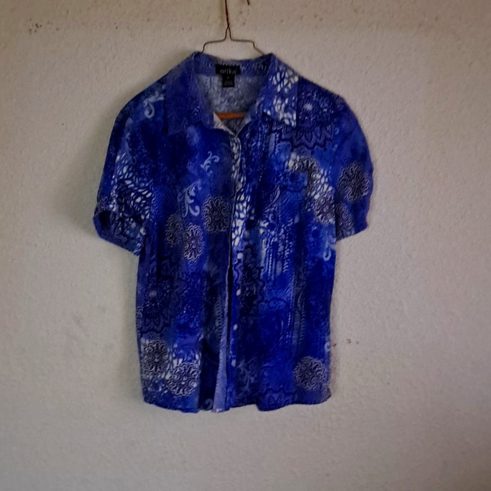 Woman's hawian shirt